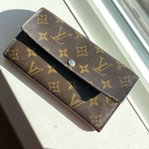 COPY - Louis Vuitton SARAH WALLET 100% Authentic